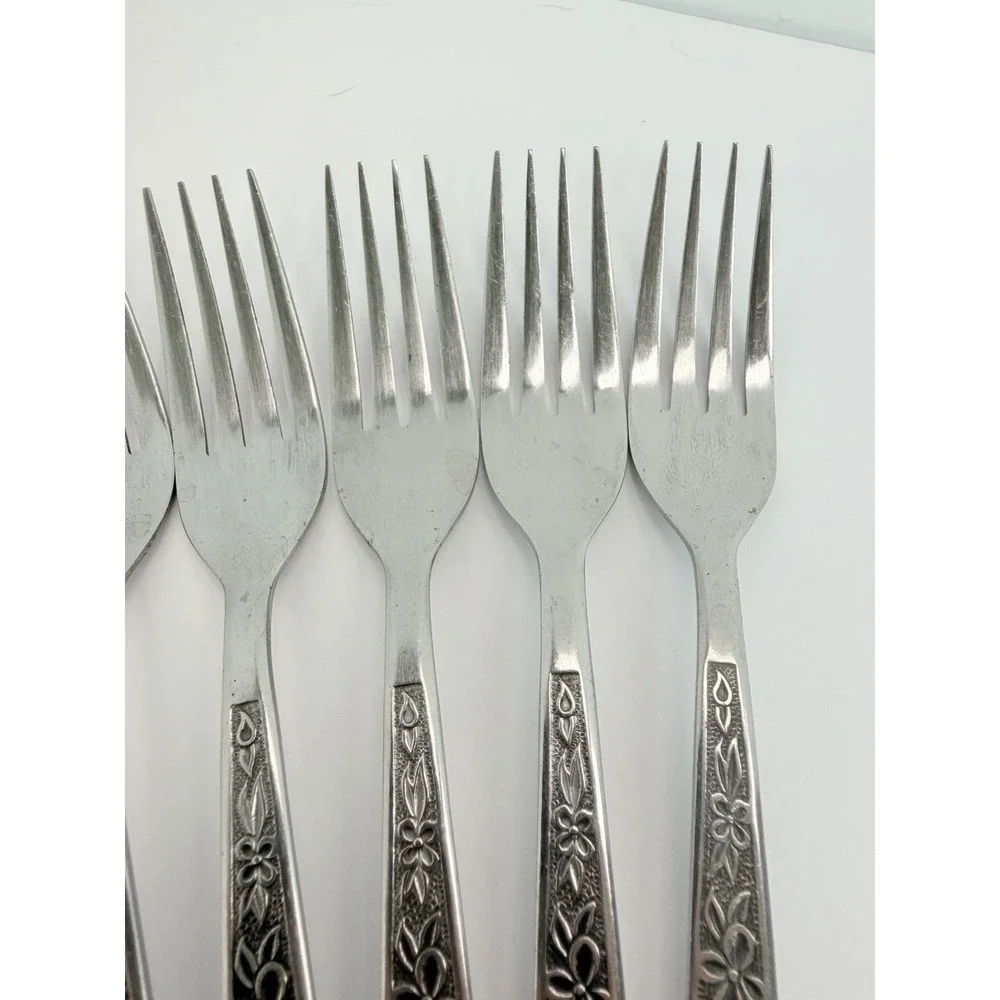 Stanley Roberts La Spana Stainless Embossed Flowers Lot of 5 Dinner Forks .
